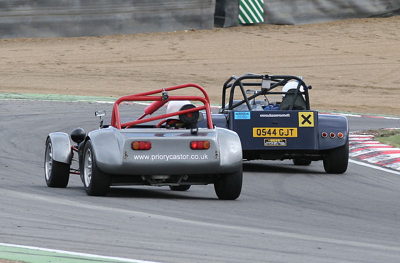 The leading kits cars negotiate Paddock Hill Bend
