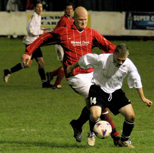 Scott Tipper tackles Jason Winch
