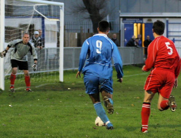 Shaheen Sadough tries a shot, just wide
