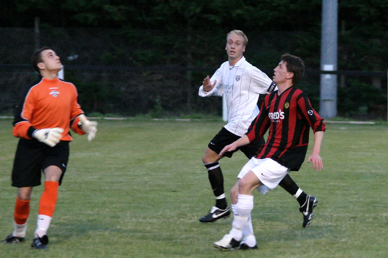 Keeper Paul Best, Dave Hall and Adam Burton watch for the ball to come down
