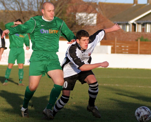 Mark Enticknap and Michael Frangou chase the ball
