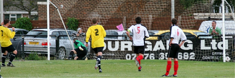 Penalty 1-0 to Littlehampton
