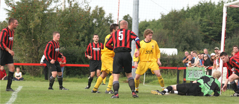 Tom Rand makes an important stop with Sam Francis and Roy Pook waiting for any rebound, Tom Bird backs up on the line
