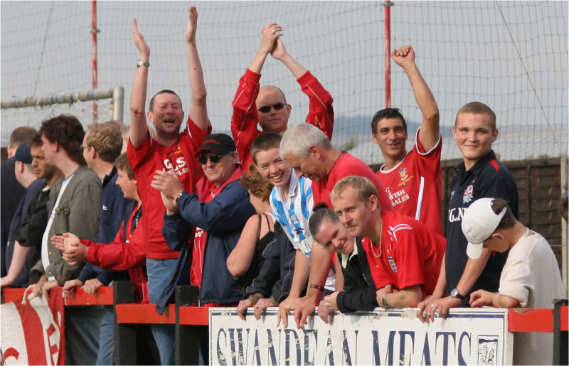 Worthing fans cheer the linesman
