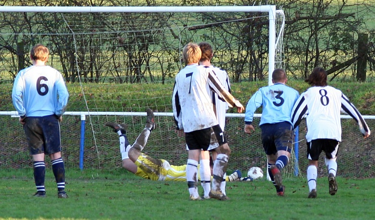 ... and it's 1-0 to Peacehaven
