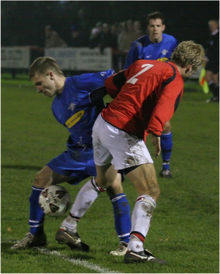 Dave Hall tackles Jason Winch
