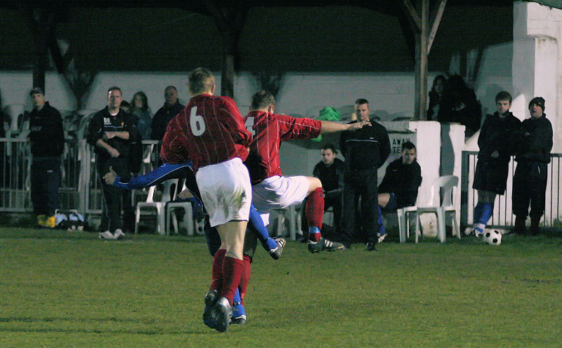 Darren Annis (?) is sandwiched between Duncan Barnes and Lloyd Walker
