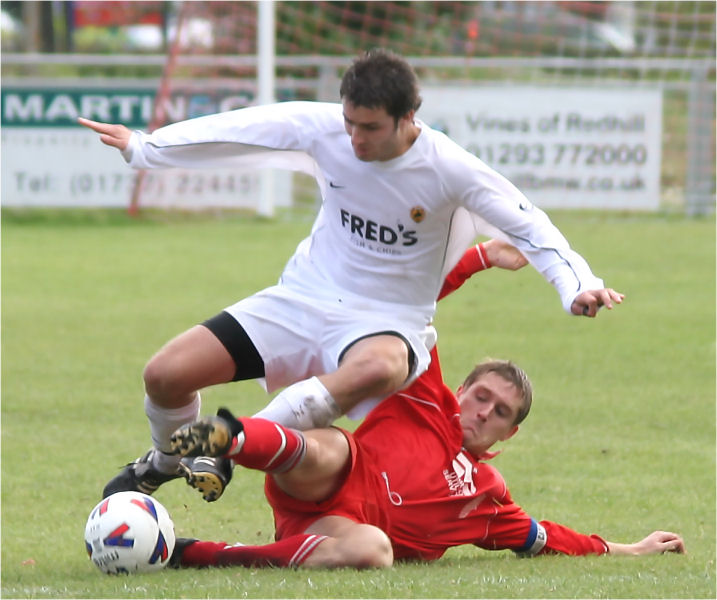 Tom Manton is tackled by Justin Jones
