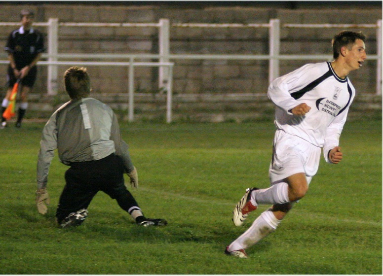 Gary Harrison scores for Littlehampton on 85 minutes
