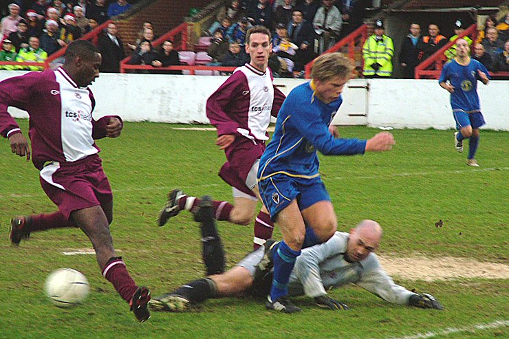 Dave Hyatt saves Richard Butler's shot
