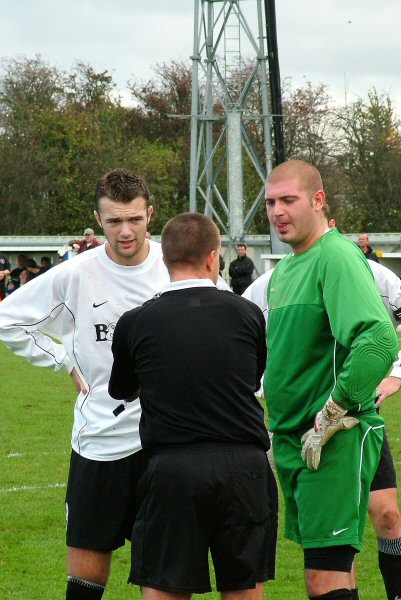 Referee sorts out an incident beteween Warren Aburn E&E and Dave Walker EP
