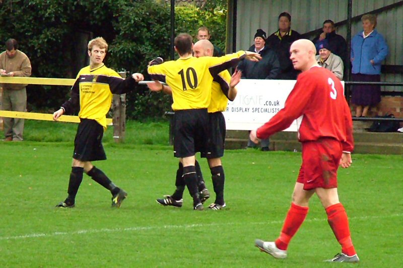 Peter Brackley congratulates Daren Pearce
